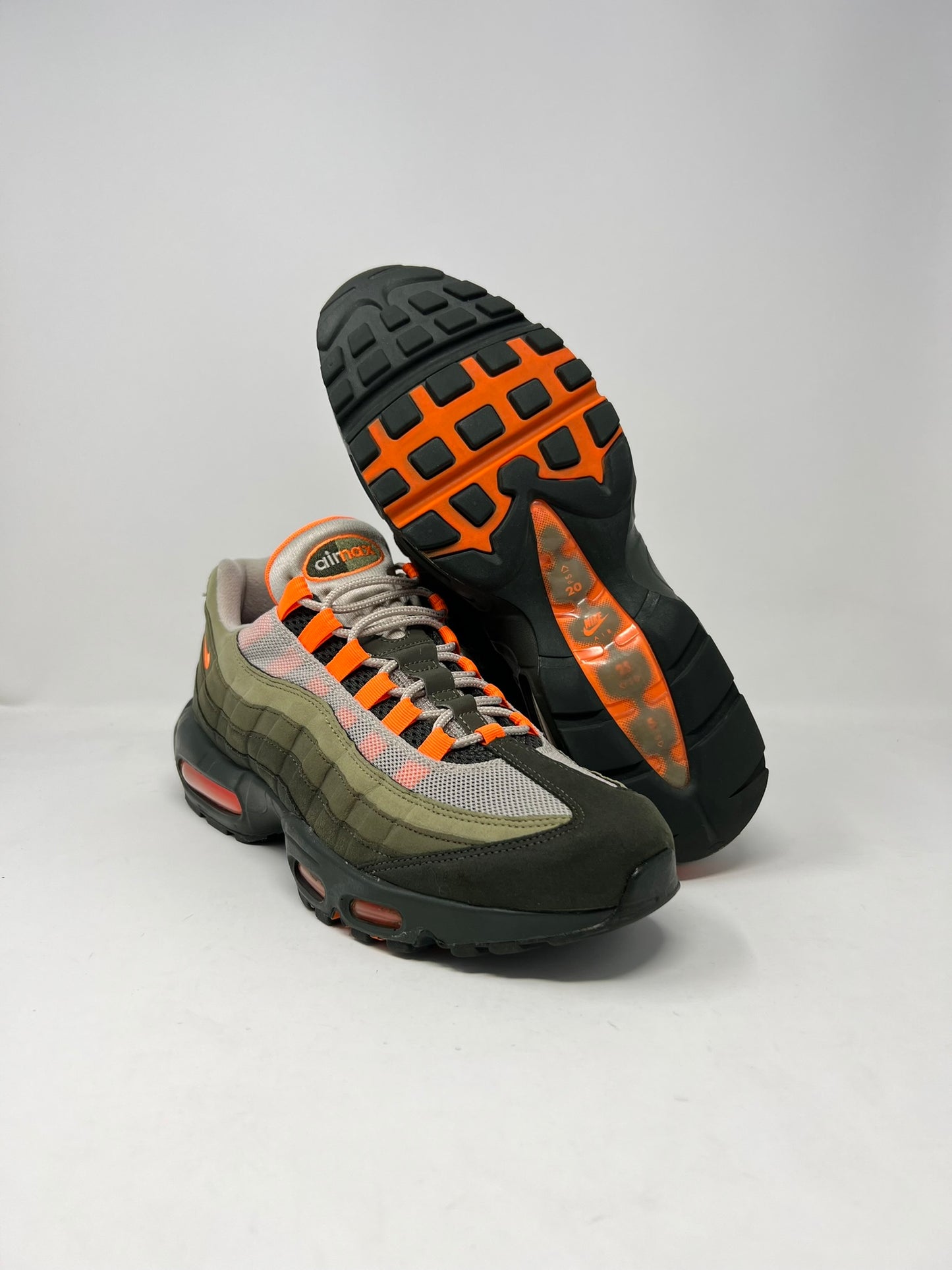 Nike Air Max 95 Neutral Olive Total Orange UK9