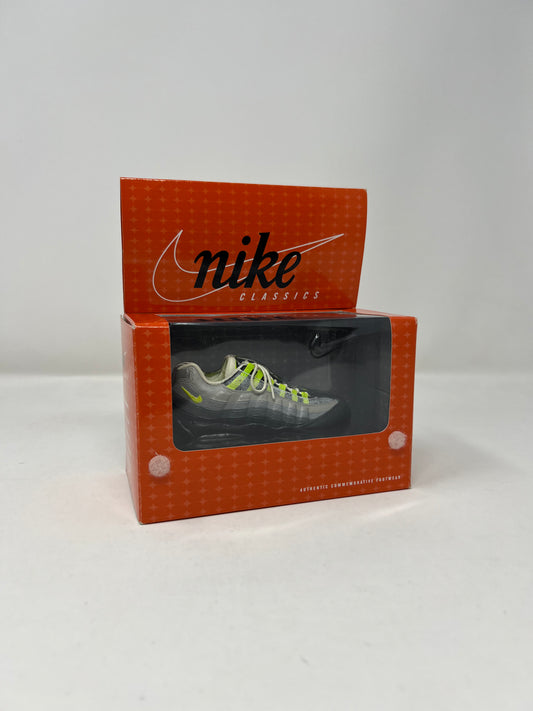 Nike Classics Bowen Figure Air Max 95 Neon