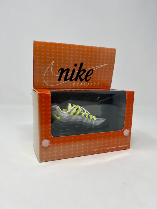 Nike Classics Bowen Figure Air Max 95 Neon