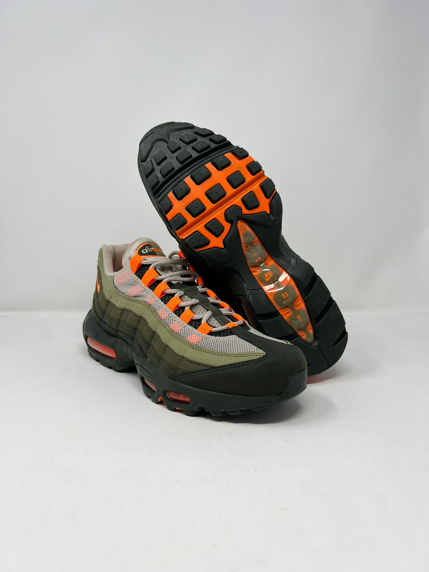 Nike Air Max 95 Neutral Olive Total Orange UK8 Brand New