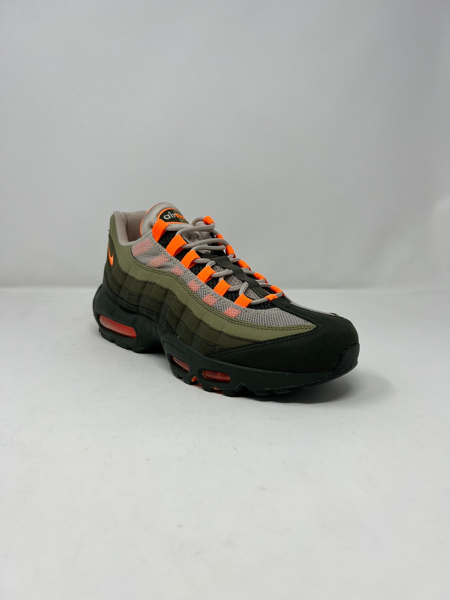 Nike Air Max 95 Neutral Olive Total Orange UK8 Brand New