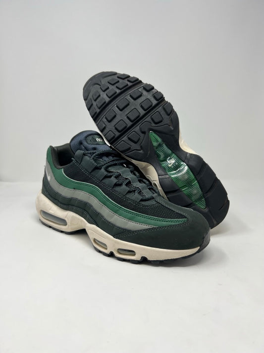Nike Air Max 95 Essential Outdoor Green UK8