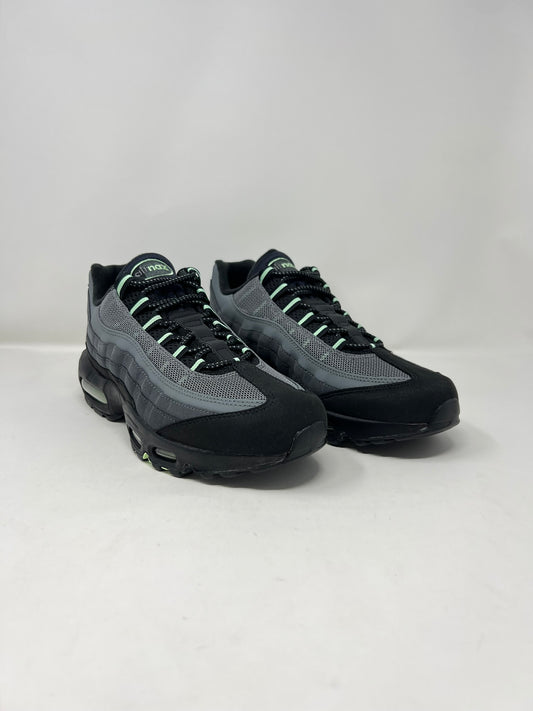 Nike Air Max 95 Vapour Green UK8 Brand New