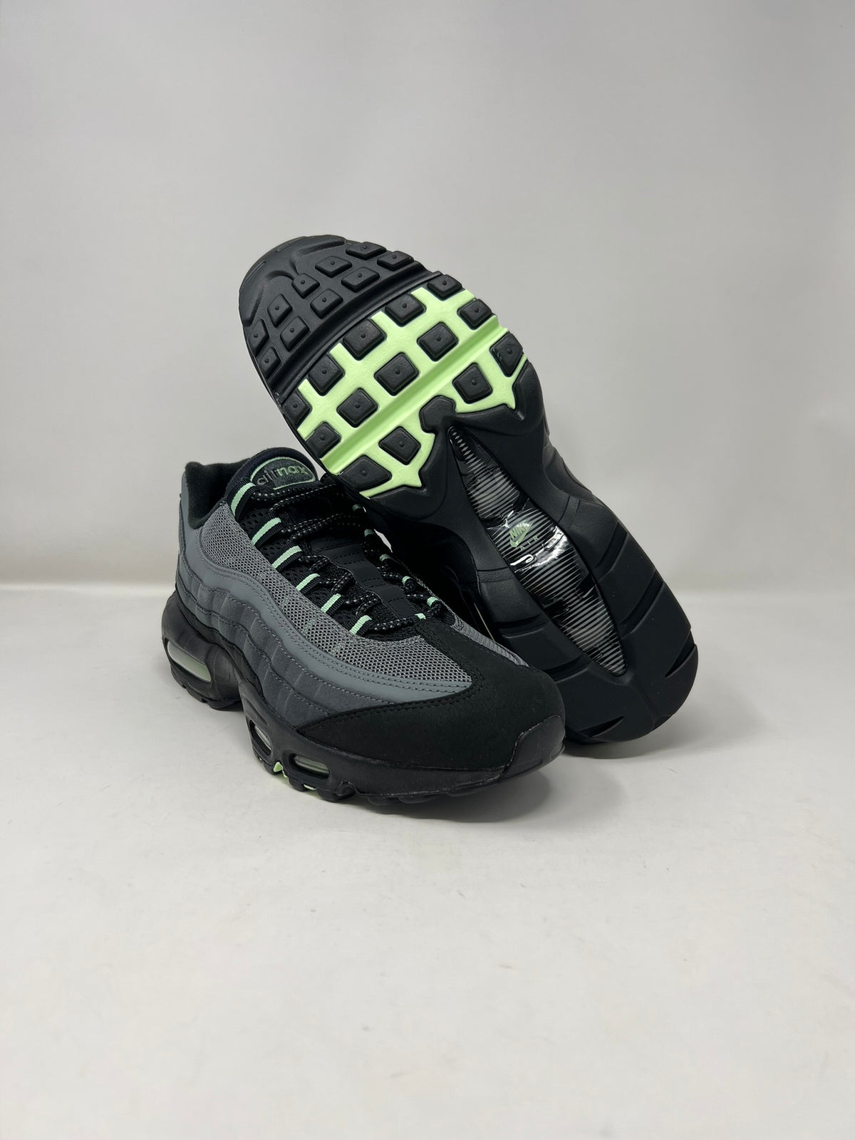 Nike Air Max 95 Vapour Green UK8 Brand New