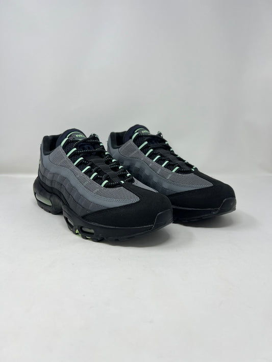 Nike Air Max 95 Vapour Green UK9 Brand New