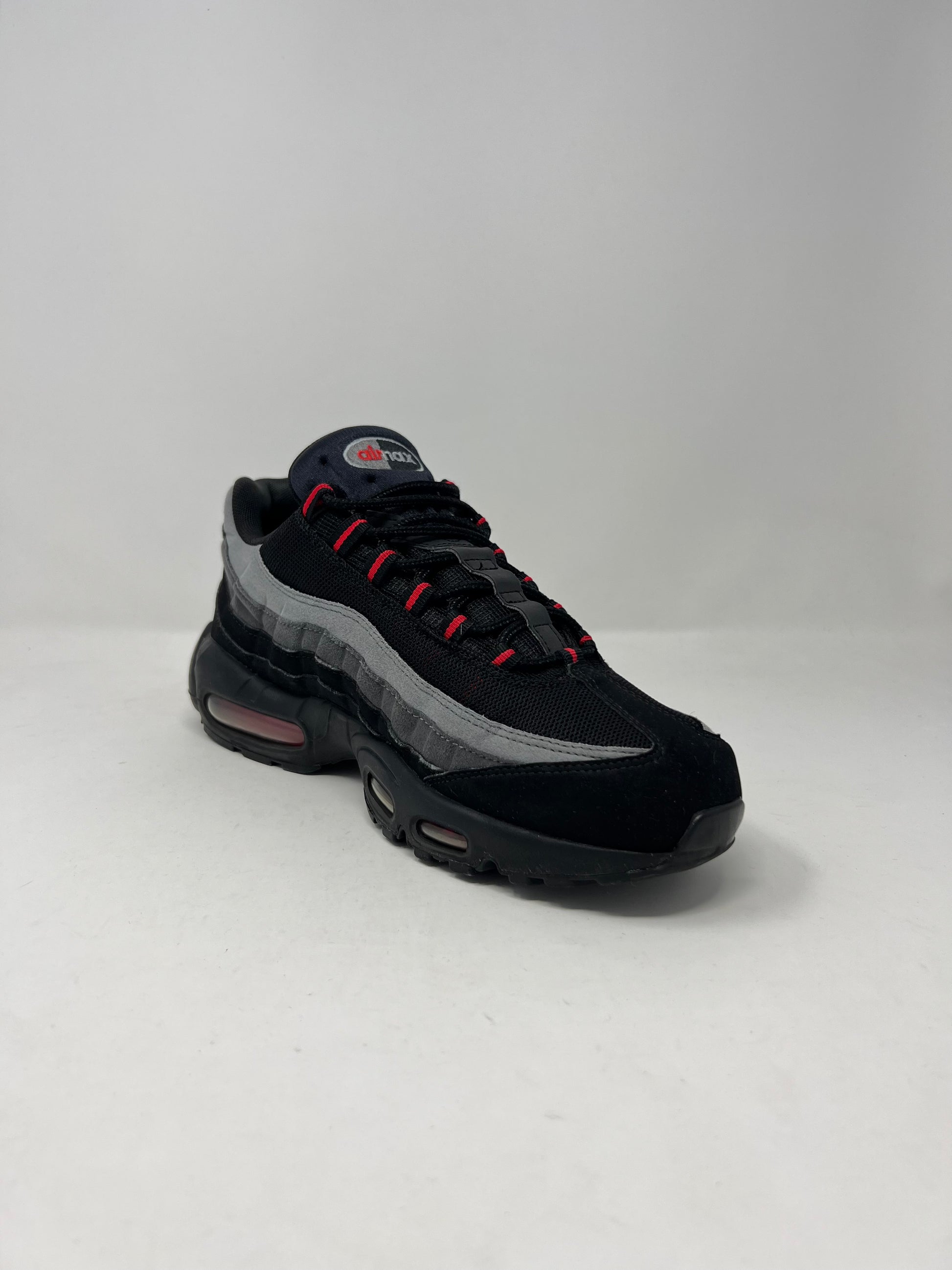 Red Old School Air Max 95 Nike Sportswear Air Max 95 Photon Dust