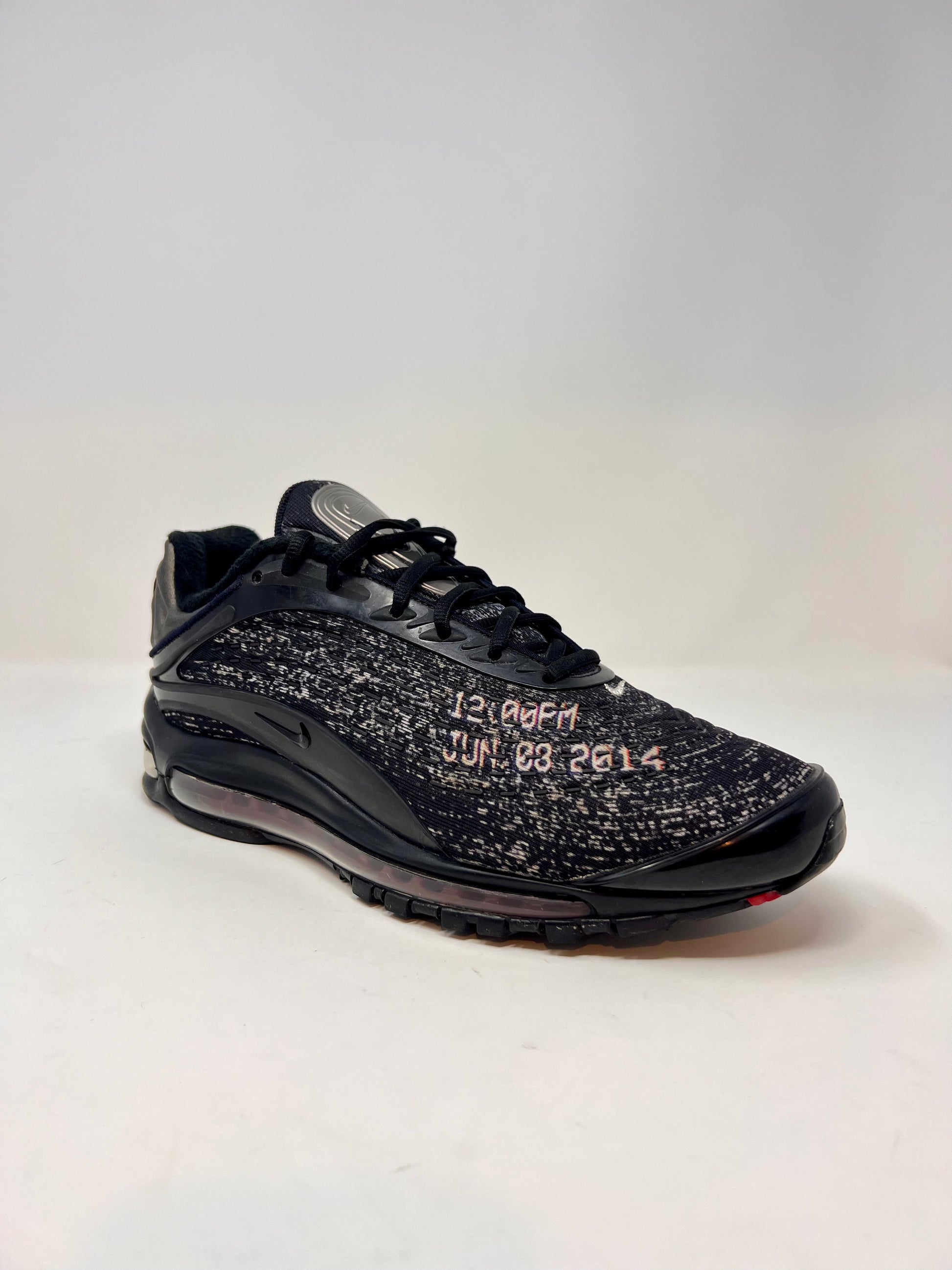 Air max deluxe sales never sleep on tour